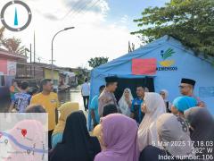 Kapolsek Rumbai Pantau Banjir di Sri Meranti dan Berikan Bansos ke Warga Terdampak Banjir